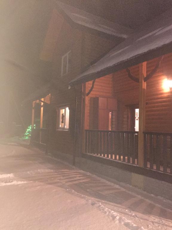 Hotel Сонячні Карпати à Slavsko Extérieur photo